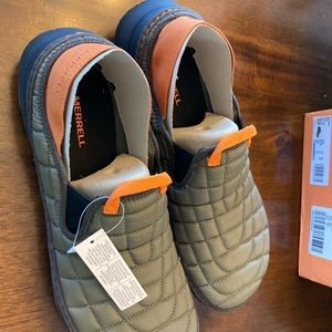 Brand New with tags and box.  Men’s size 13 M.  Merrill Hut Moc.